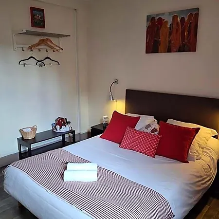 호텔 Logis Des Remparts - 2*